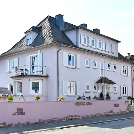 Des Hirondelles Apartment *