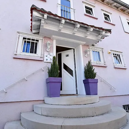 Des Hirondelles Apartment