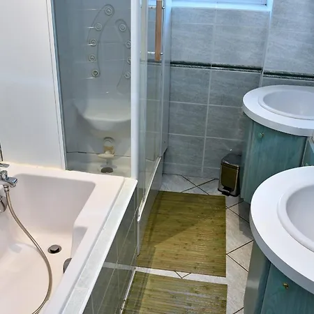 Des Hirondelles Apartament