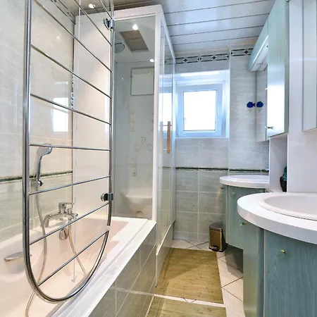 Des Hirondelles Apartment *