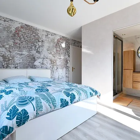 Des Hirondelles Apartment