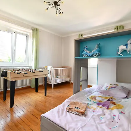 Des Hirondelles Apartment *